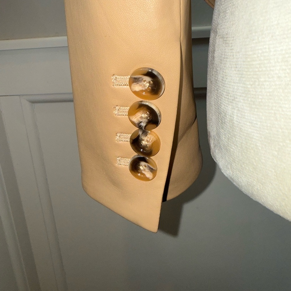Veronica Beard PERFECT Sz 4 Cooke Dbl-Breasted Faux Leather Dickey Blazer/Tan - Picture 6 of 7